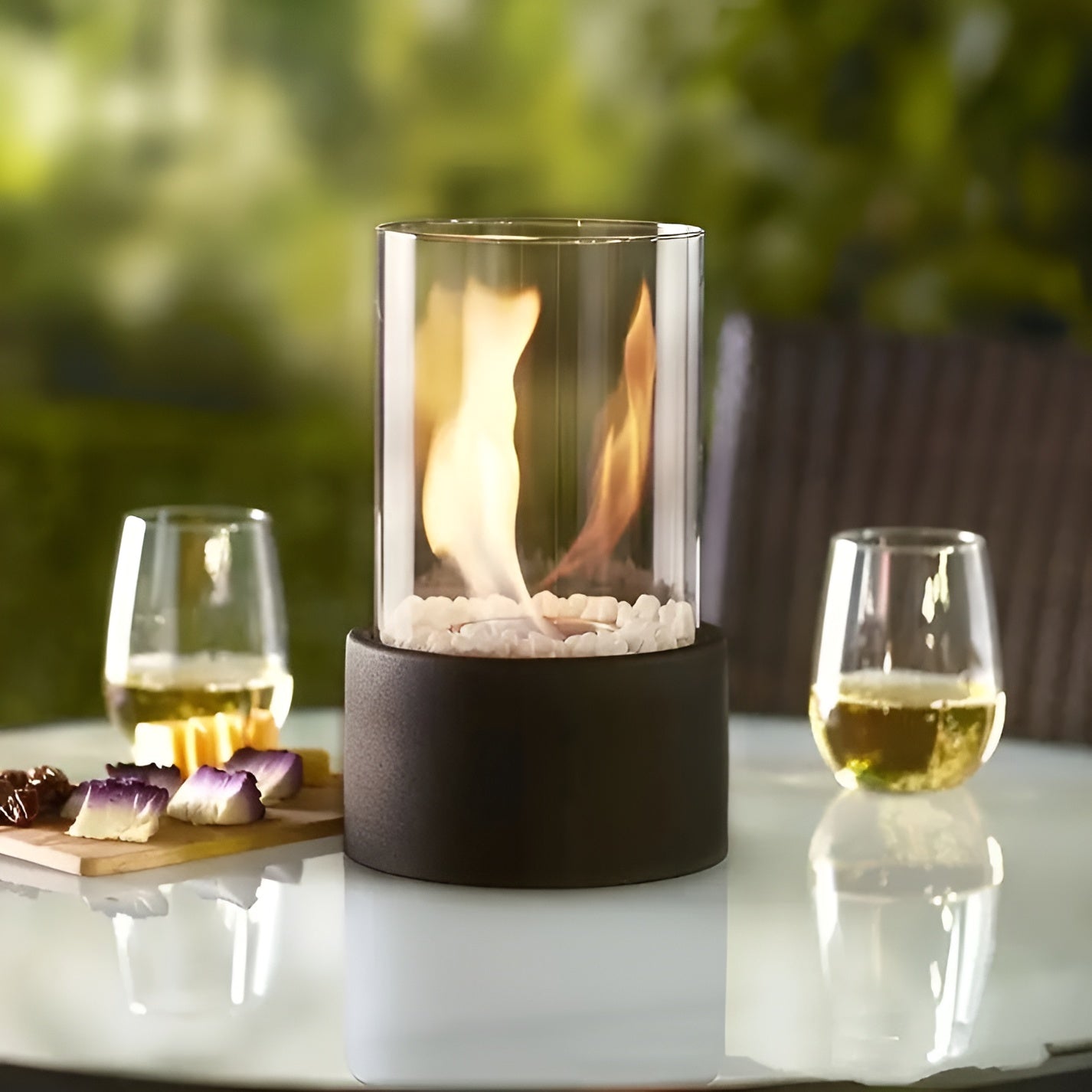 Elegante Bio Ethanol Tafelhaard voor Binnen en Buiten - Zwart Metalen Basis met Afneembaar Glazen Cilinder