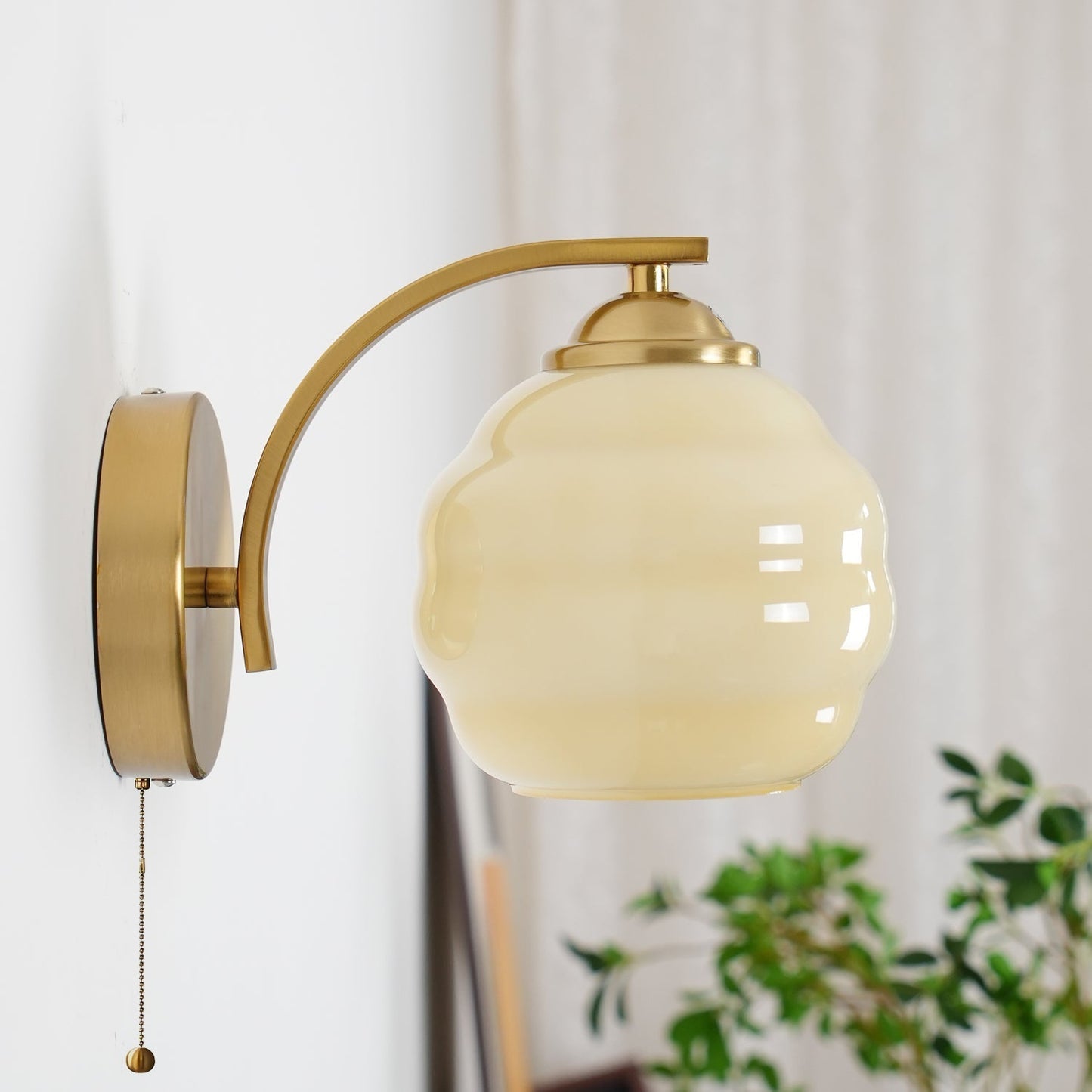 Art Deco Wandlamp Goud - Elegante Muurlamp met Warm Wit Glas voor Vintage Interieur