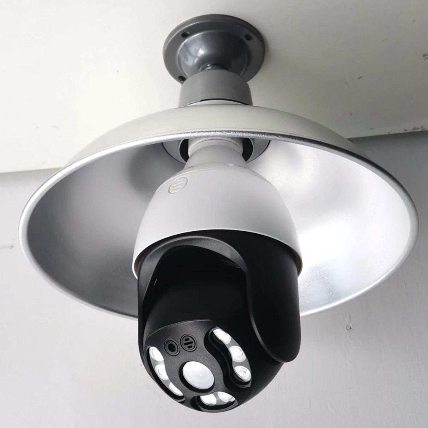 360° HomeGuard Lamp Camera – Slimme Panoramische Beveiliging met Bewegingsdetectie